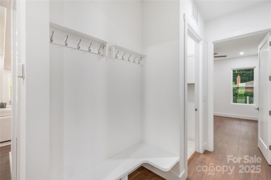 Mud bench with hat rack