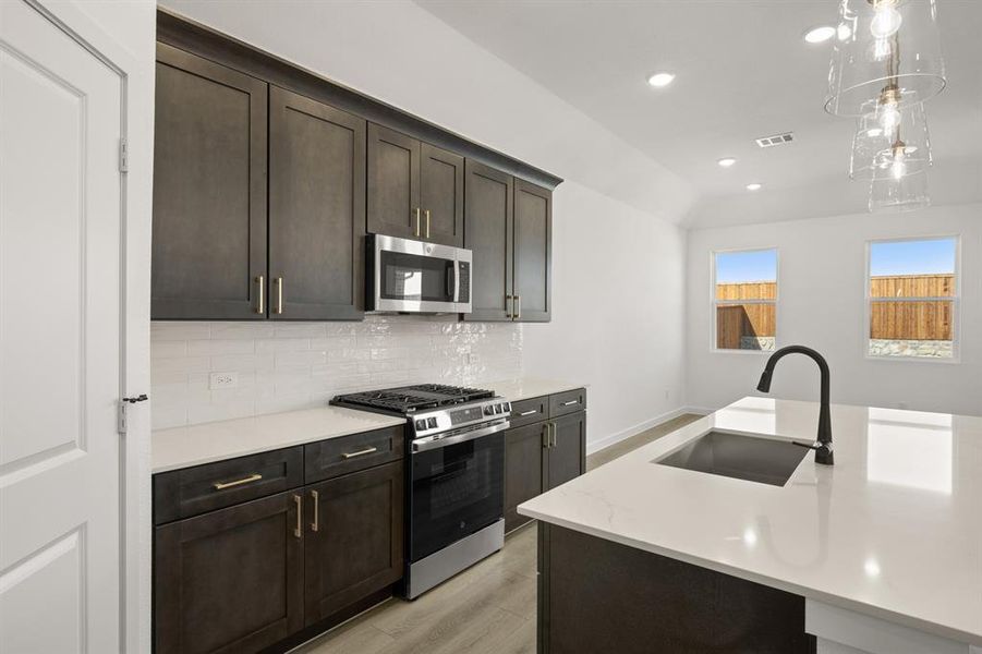 19_673 Tyronza- Kitchen-4