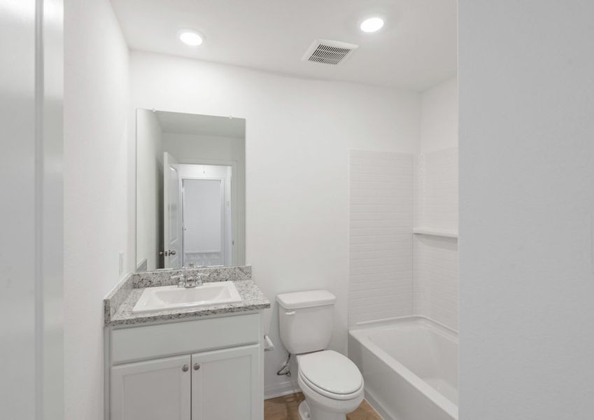 Secondary bathroom with a shower/tub combination