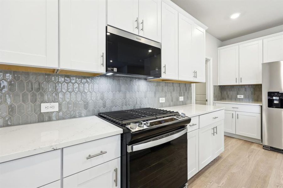 Photo is not of the actual home, but is an inspirational photo of builder’s model home and may depict options, furnishings, and/or decorator features that are not included. Photo is not of the actual home, but is an inspirational photo of builder’s model home and may depict options, furnishings, and/or decorator features that are not included.