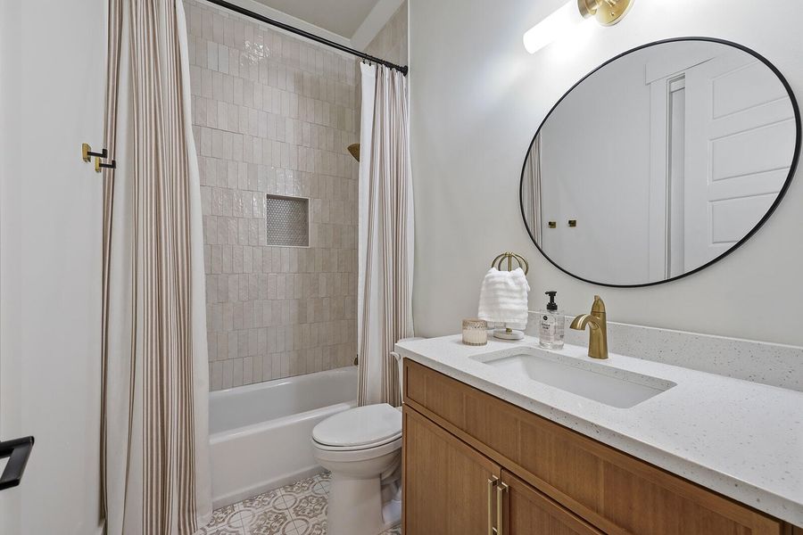 Furnished interior view inside a new home in , Seabrook (Image 11).