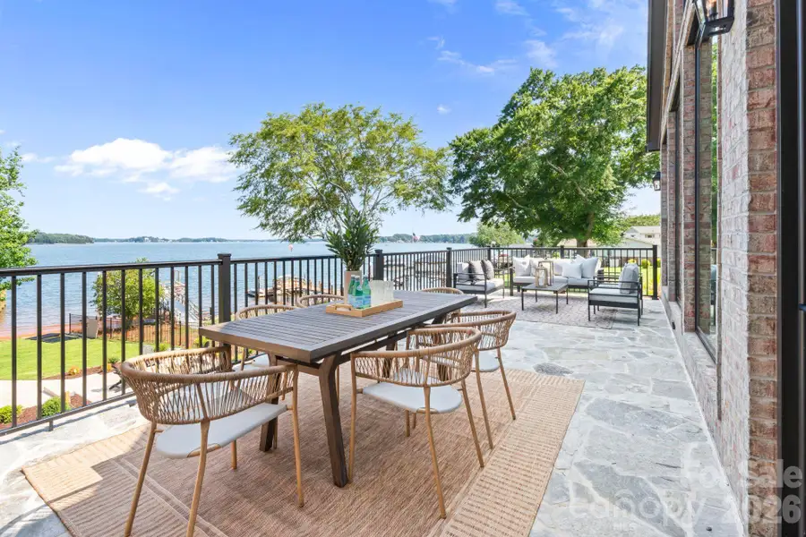 Expansive back deck