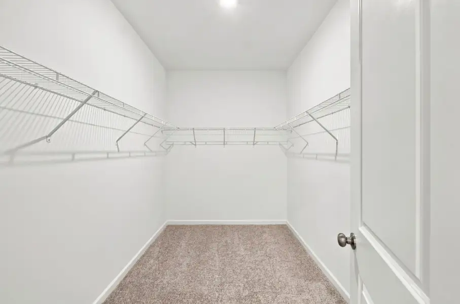 Spacious, unfurnished interior of a new home in Laurelwood Park, Gallatin (Image 22).