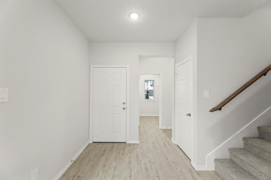 03. 1733 Meadow Crest - Entry