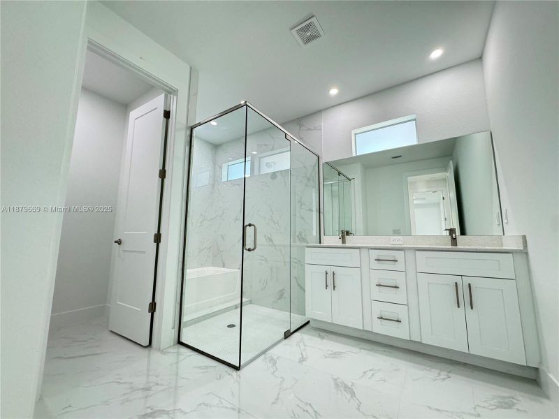 Furnished interior view inside a new home in , Cape Coral (Image 4).