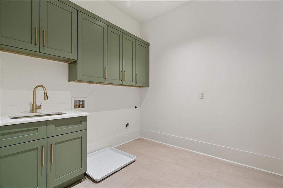 Furnished interior view inside a new home in , Alpharetta (Image 55).