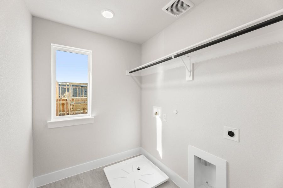 Spacious, unfurnished interior of a new home in Treeline, Justin (Image 26).