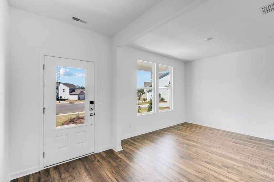 Spacious, unfurnished interior of a new home in Heritage River, Euharlee (Image 26).