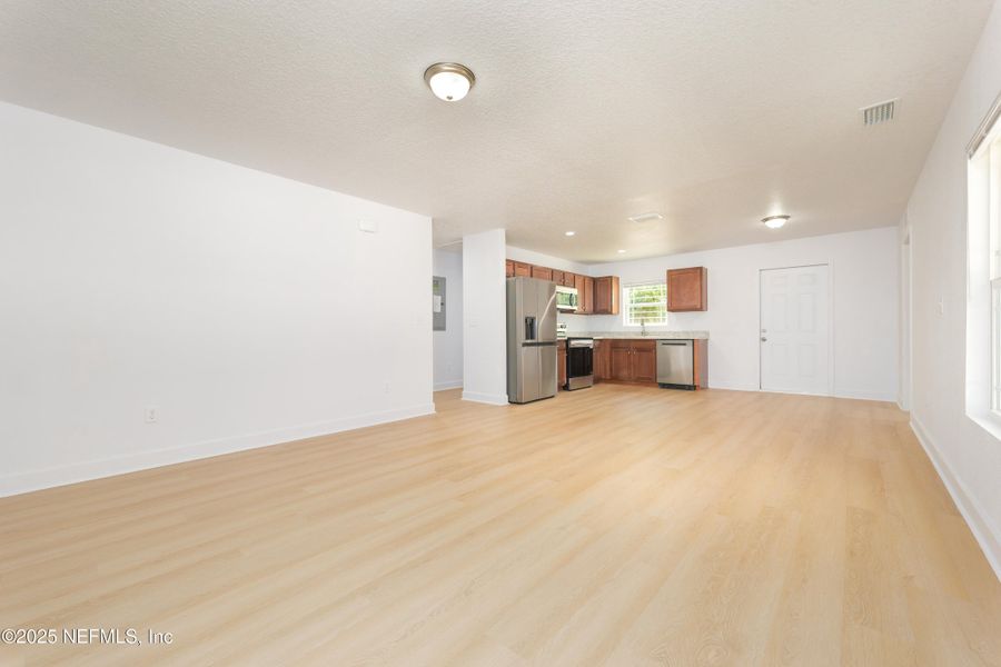 Spacious, unfurnished interior of a new home in , Keystone Heights (Image 9).