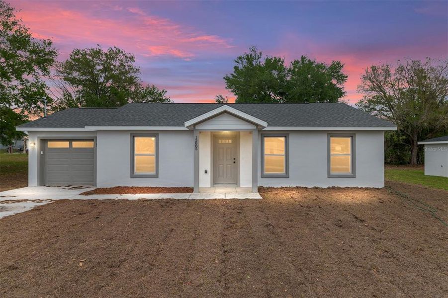 Exterior details and patio area of a home in , Dunnellon (Image 26).
