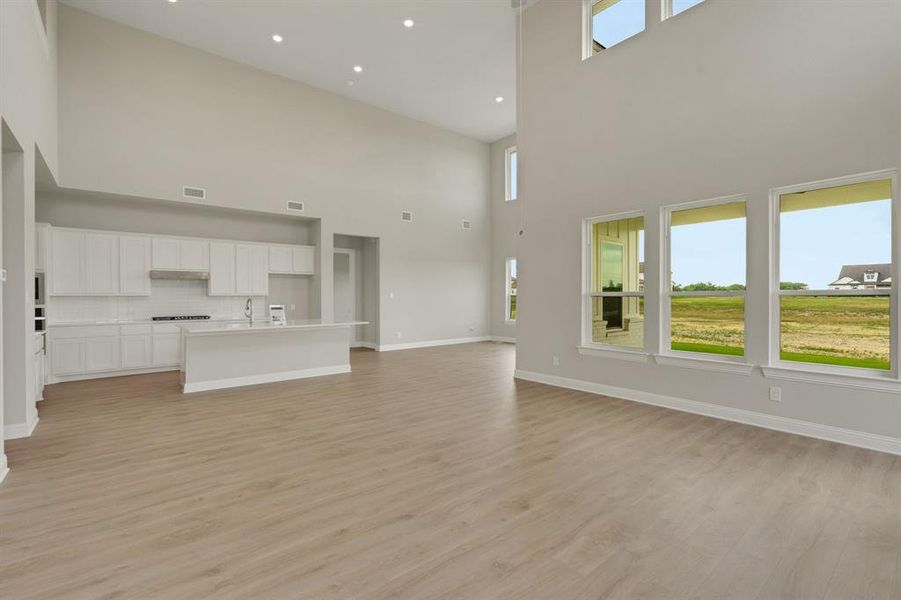 Spacious, unfurnished interior of a new home in Highland Crossing, Celina (Image 14).