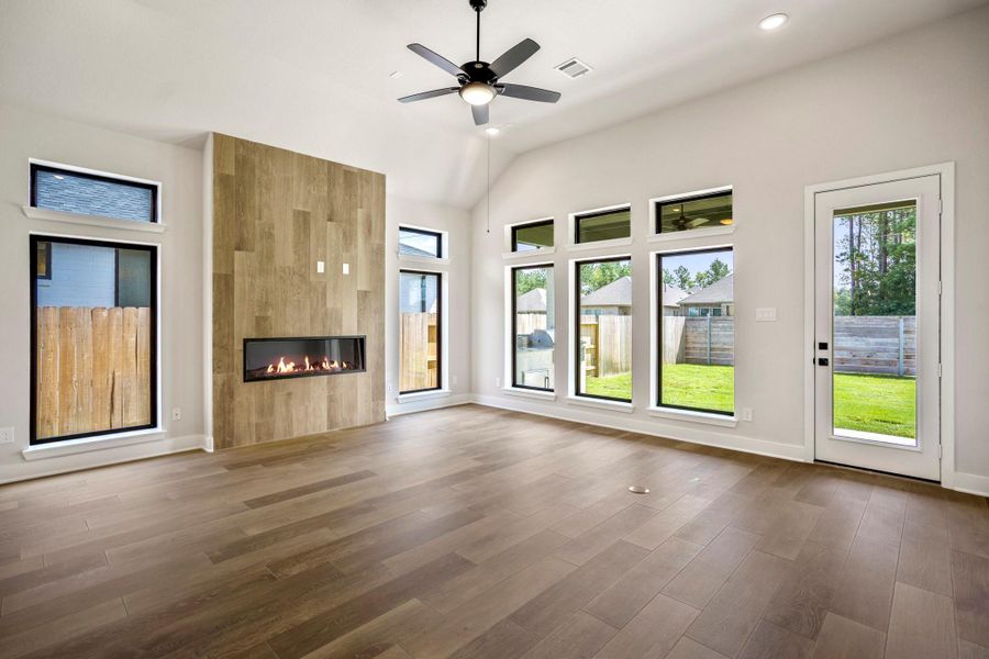 Spacious, unfurnished interior of a new home in ARTAVIA, Conroe (Image 23).