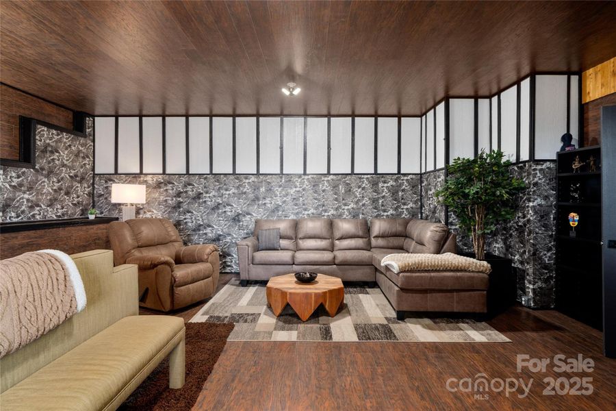 Community amenities in , Asheville (Image 32).