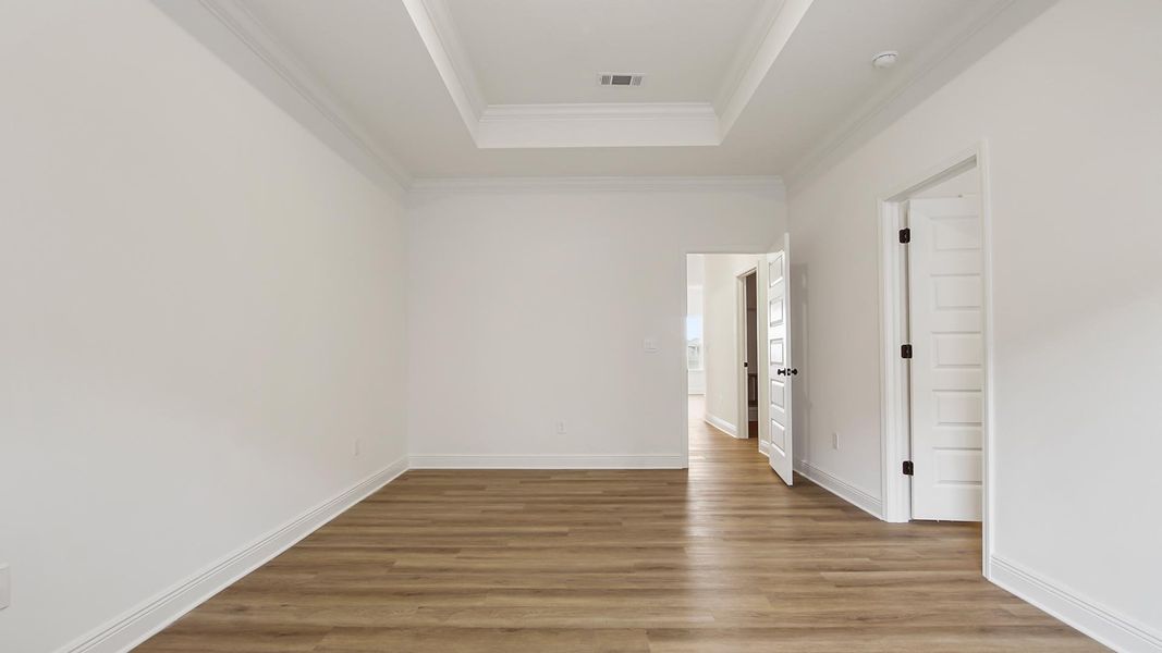 Spacious, unfurnished interior of a new home in Owl's Head Farms, Freeport (Image 34).