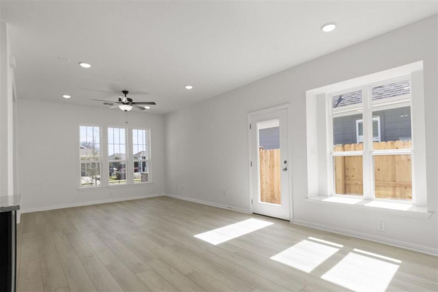 Spacious, unfurnished interior of a new home in Trace, San Marcos (Image 15).