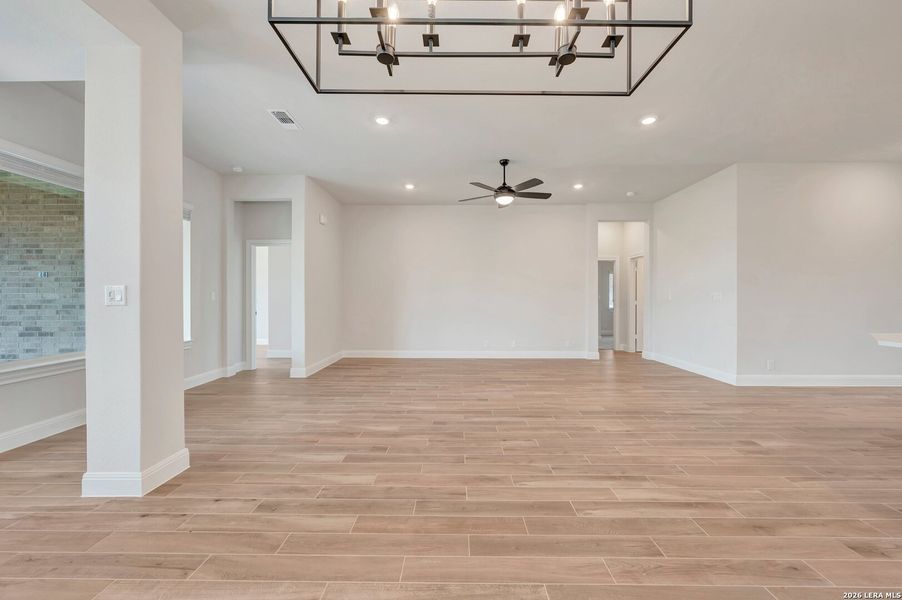 Spacious, unfurnished interior of a new home in Davis Ranch 50', San Antonio (Image 21).