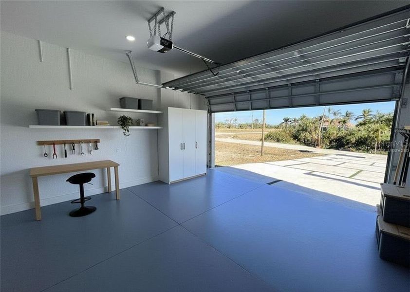 Spacious, unfurnished interior of a new home in , Cape Coral (Image 28).