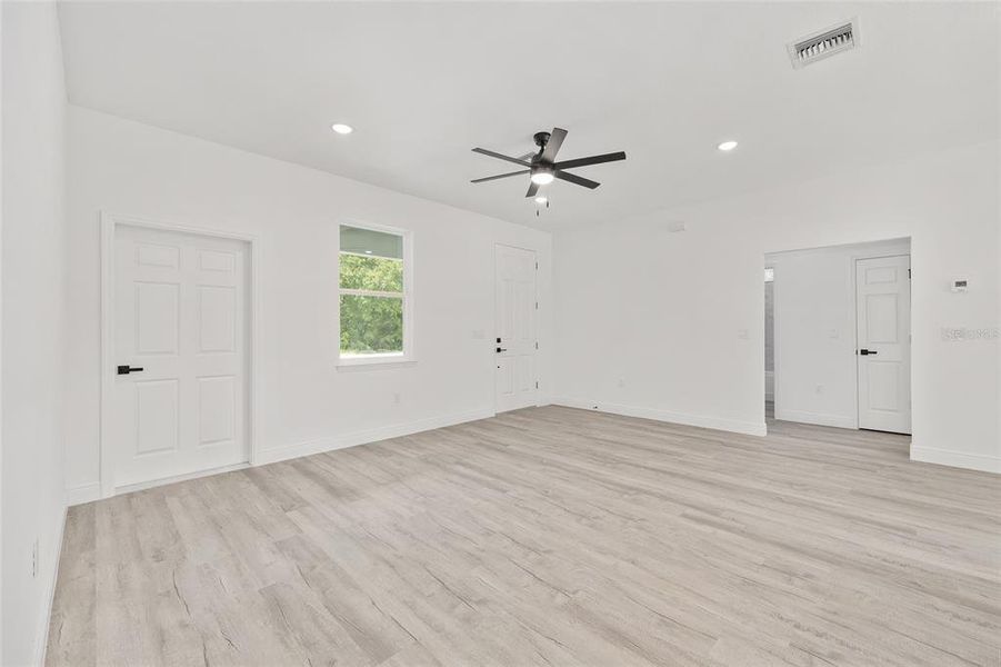 Spacious, unfurnished interior of a new home in , Summerfield (Image 27).
