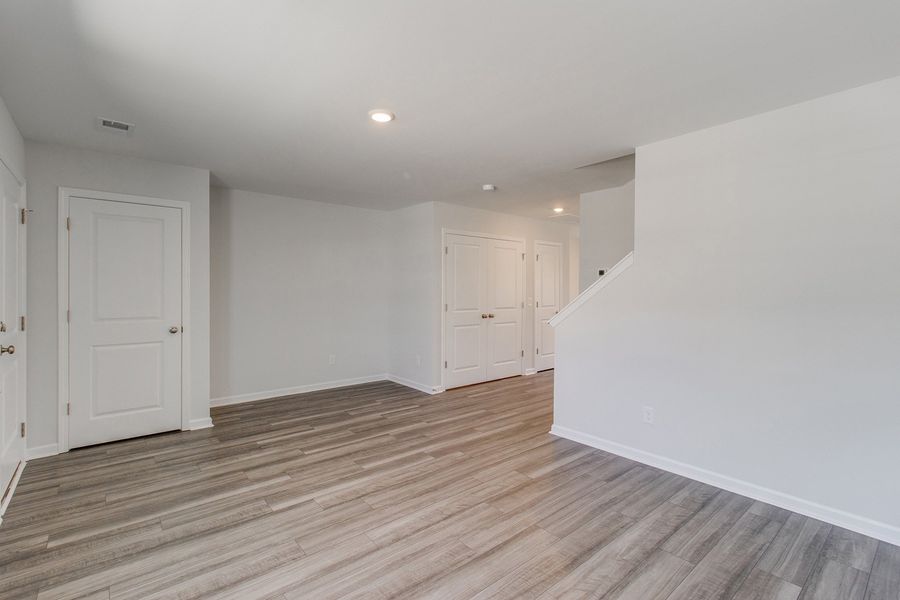 Spacious, unfurnished interior of a new home in Astoria, Columbia (Image 13).