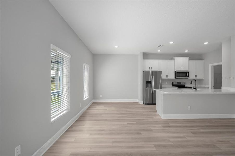 Spacious, unfurnished interior of a new home in Gum Lake Preserve, Lake Alfred (Image 27).