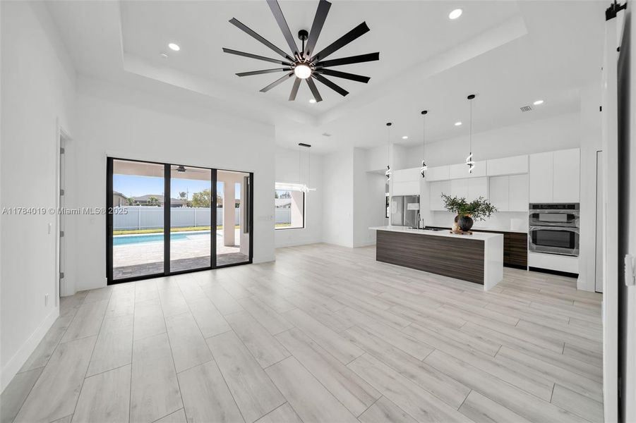 Spacious, unfurnished interior of a new home in , Cape Coral (Image 23).