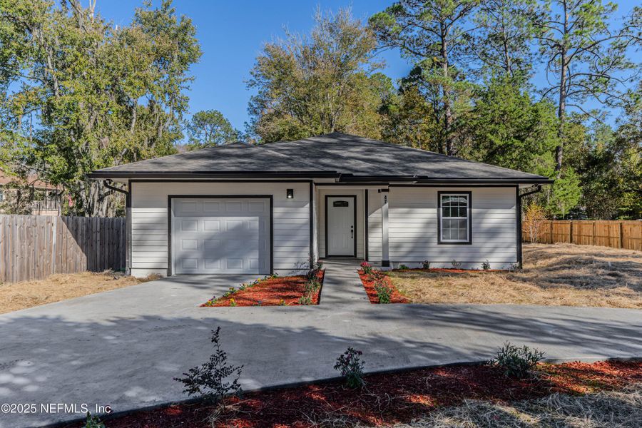 Exterior details and patio area of a home in , Jacksonville (Image 20).
