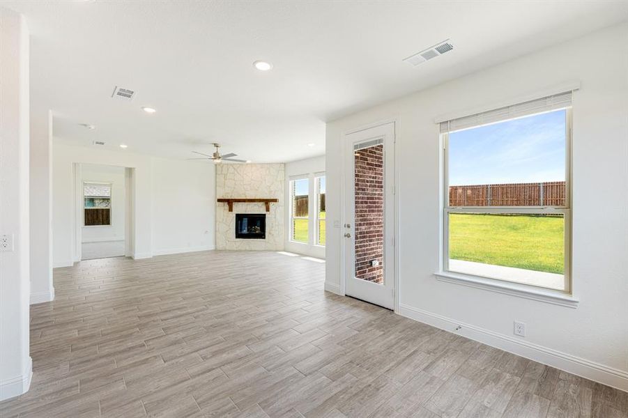 Spacious, unfurnished interior of a new home in Hampton Park, Glenn Heights (Image 27).