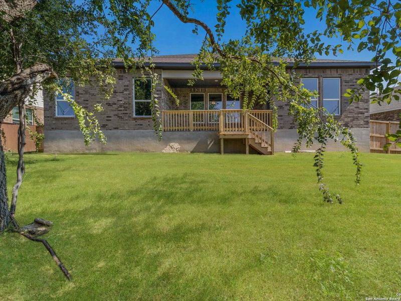 Exterior details and patio area of a home in Ladera, San Antonio (Image 25).
