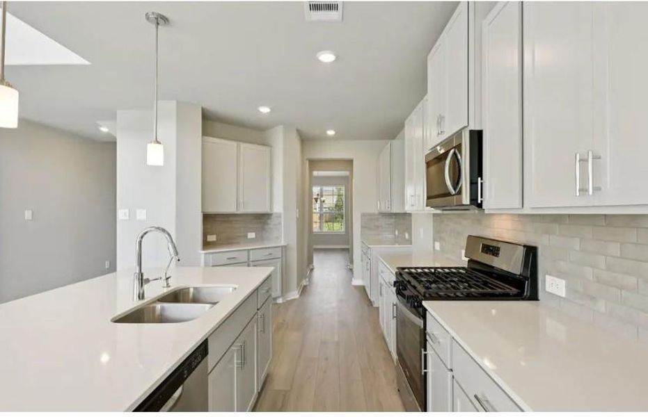 Photo is not of the actual home, but is an inspirational photo of builder’s model home and may depict options, furnishings, and/or decorator features that are not included Photo is not of the actual home, but is an inspirational photo of builder’s model home and may depict options, furnishings, and/or decorator features that are not included