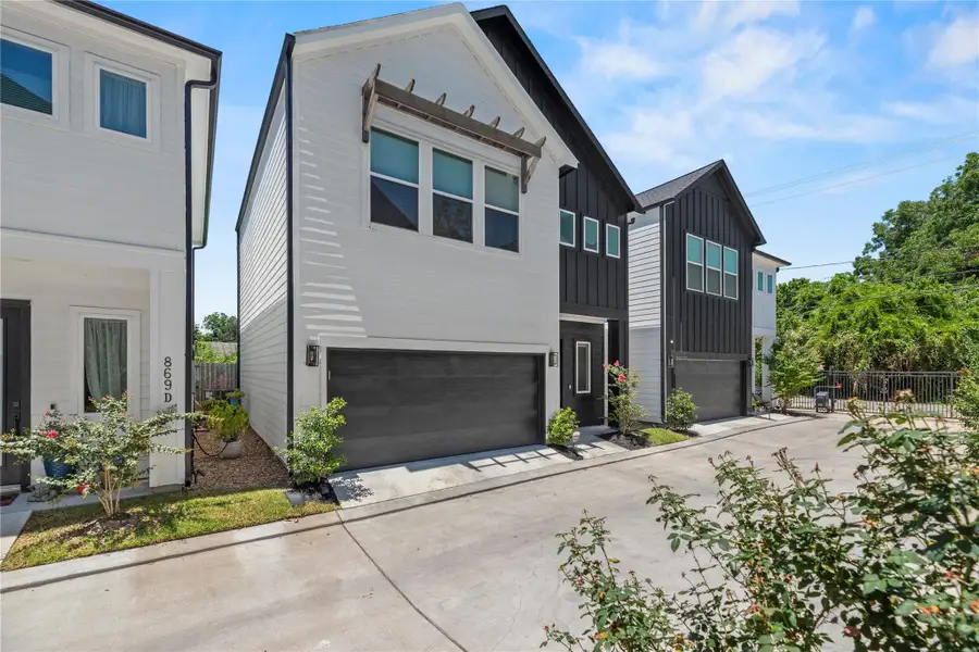 Front exterior of a new home in , Houston, TX, highlighting curb appeal (Image 21). Front exterior of a new home in , Houston, TX, highlighting curb appeal (Image 21).