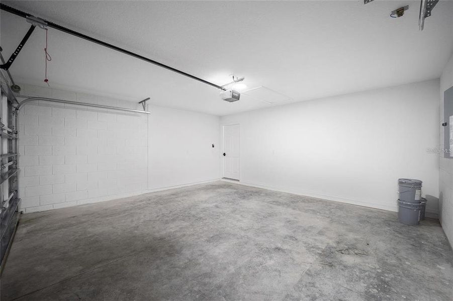 Spacious, unfurnished interior of a new home in , Dunnellon (Image 16).