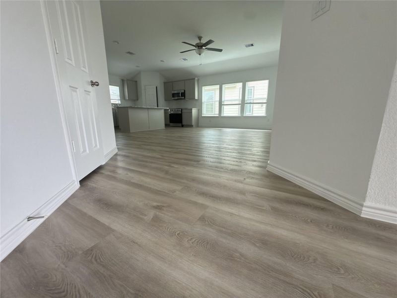 Spacious, unfurnished interior of a new home in , Dayton (Image 5).