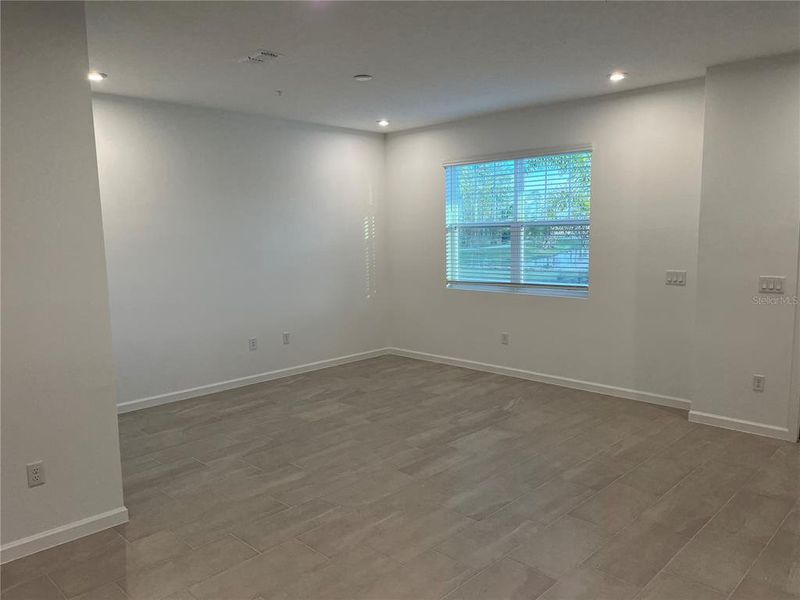 Spacious, unfurnished interior of a new home in Meridian Parks, Orlando (Image 24).