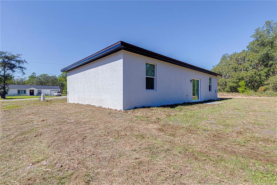 Exterior details and patio area of a home in , Ocklawaha (Image 21).