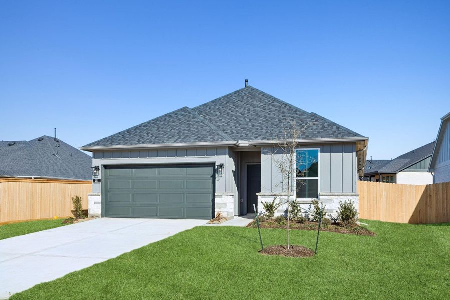 Front exterior of a new home in Montgomery Bend, Montgomery, TX, highlighting curb appeal (Image 2). Front exterior of a new home in Montgomery Bend, Montgomery, TX, highlighting curb appeal (Image 2).