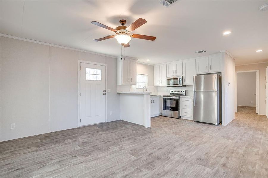 Spacious, unfurnished interior of a new home in , Alvarado (Image 23).