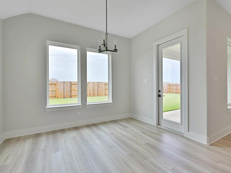 Spacious, unfurnished interior of a new home in Lago Mar, Texas City (Image 29).