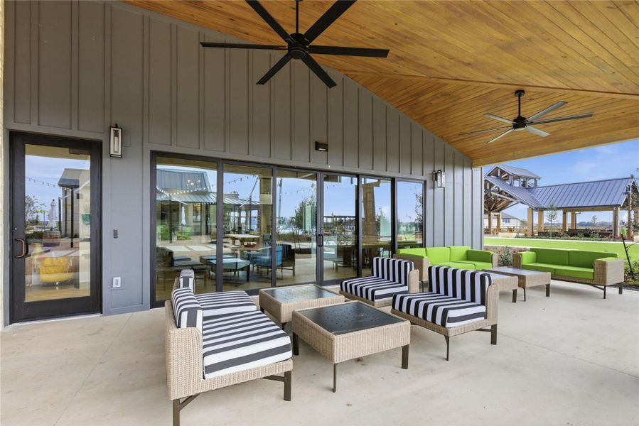 Image 21 of a home in Flora.