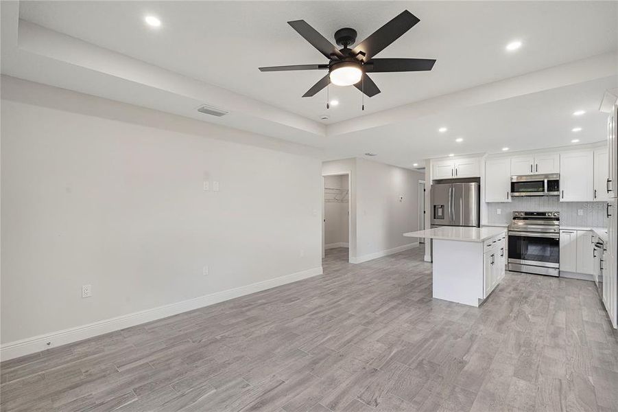 Spacious, unfurnished interior of a new home in , Palmetto (Image 10).