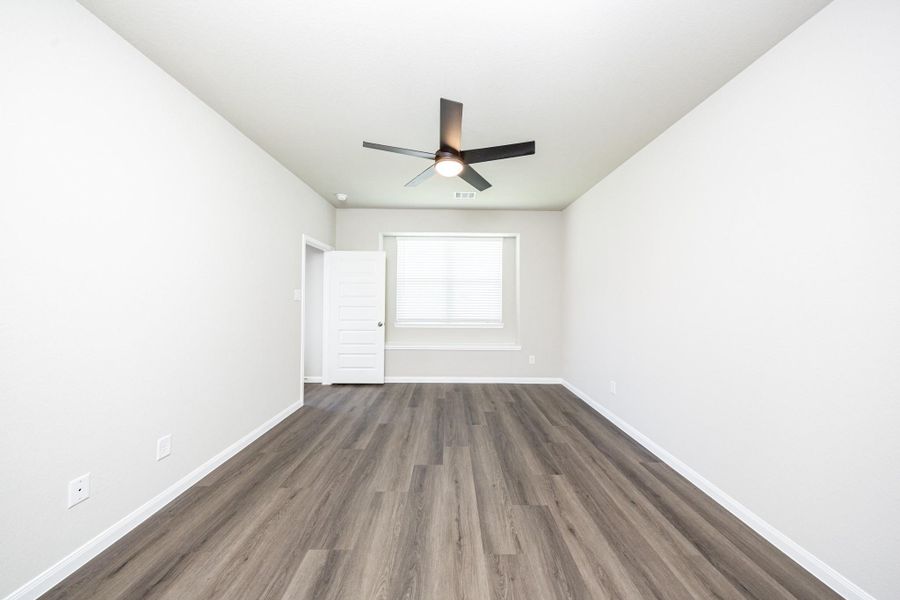 Spacious, unfurnished interior of a new home in River's Edge, Conroe (Image 16).