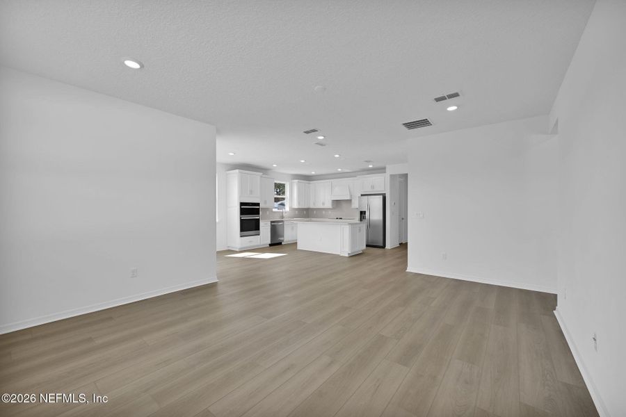 Spacious, unfurnished interior of a new home in Murray Farms, Middleburg (Image 21).