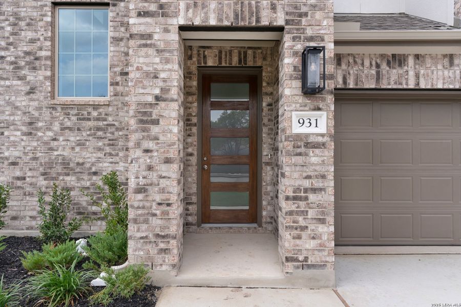 Exterior details and patio area of a home in Clear Creek, New Braunfels (Image 3).