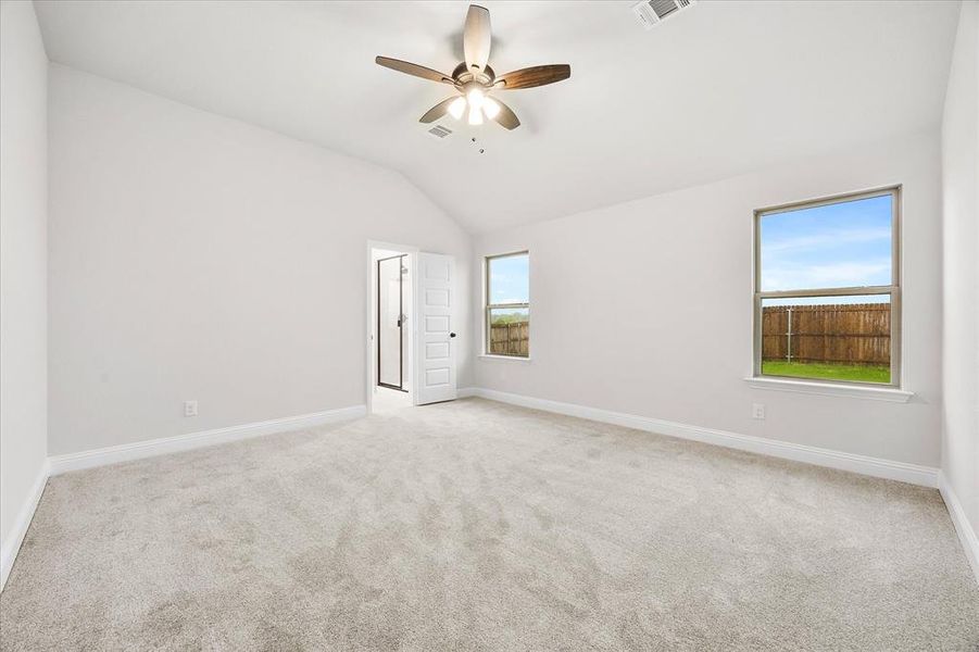 Spacious, unfurnished interior of a new home in Fox Landing, Caddo Mills (Image 21).