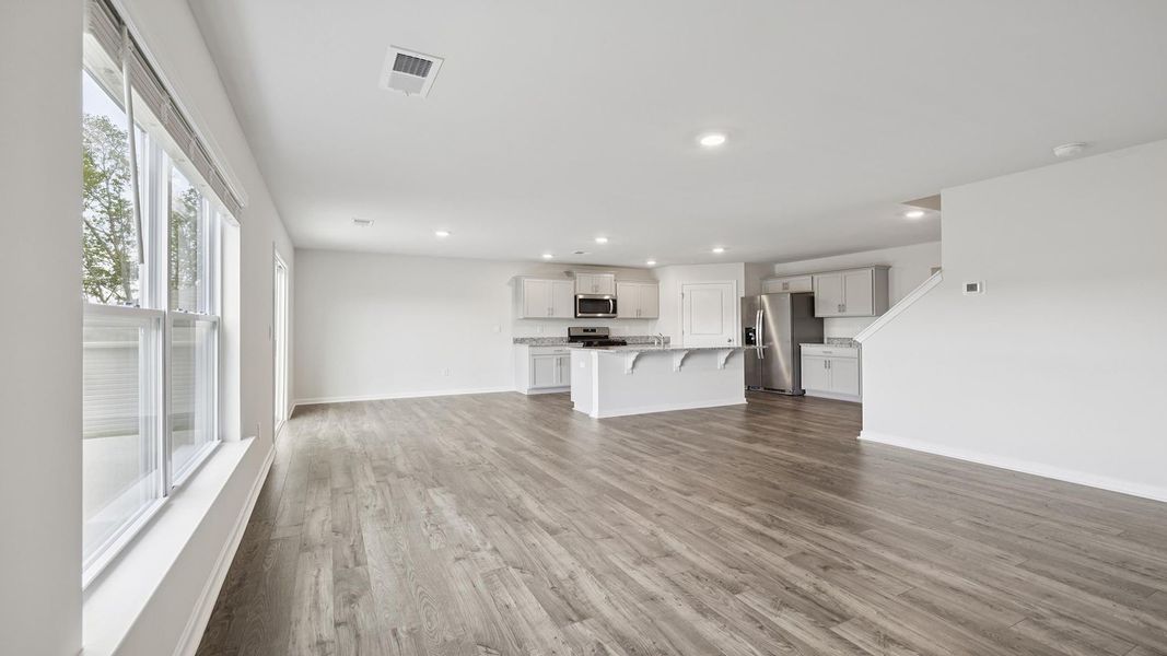 Spacious, unfurnished interior of a new home in Lakestone, Woodruff (Image 18).