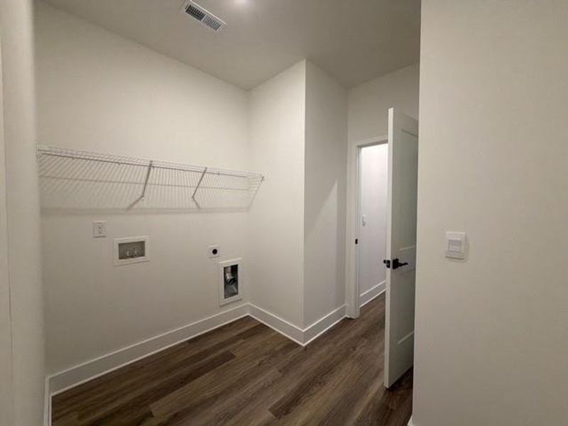 Spacious, unfurnished interior of a new home in Tuscany Hills, Douglasville (Image 15).