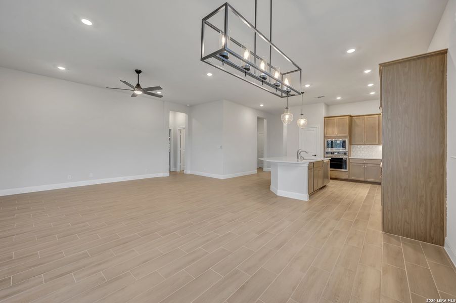 Spacious, unfurnished interior of a new home in Davis Ranch 50', San Antonio (Image 17).