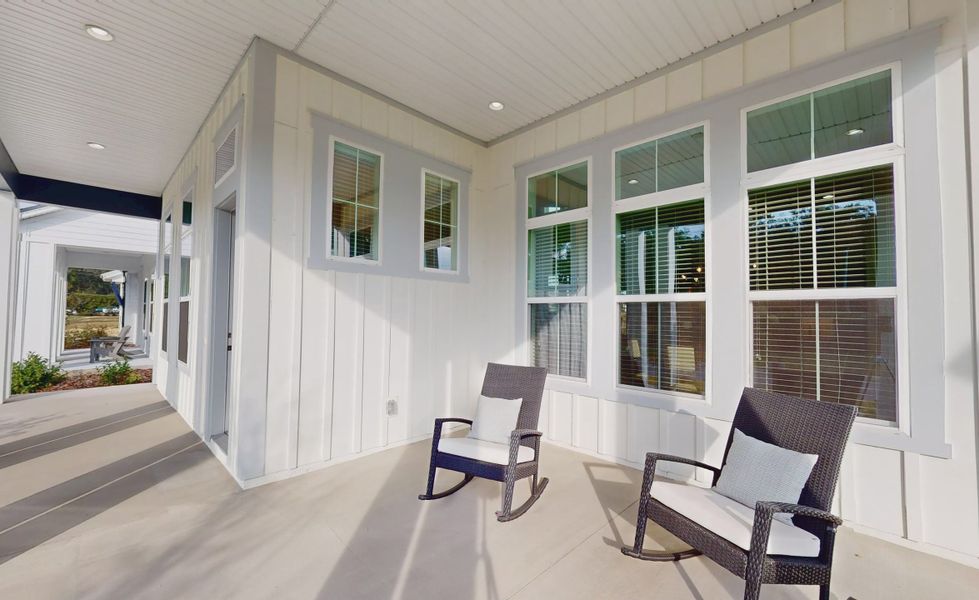 Exterior details and patio area of a home in Oakmont, Gainesville (Image 3).
