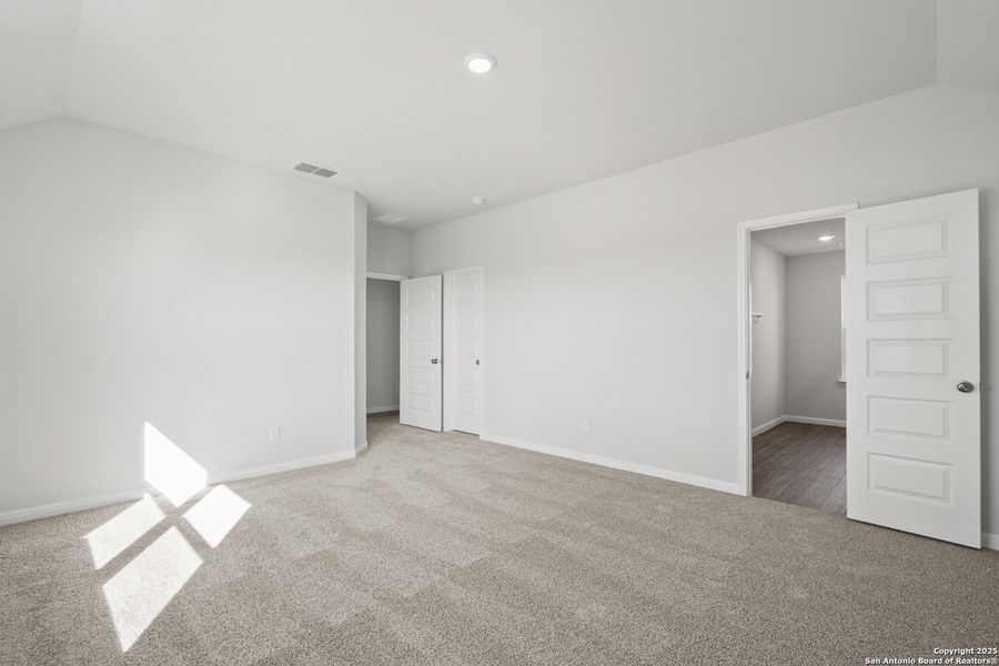 Spacious, unfurnished interior of a new home in Applewhite Meadows, San Antonio (Image 31).