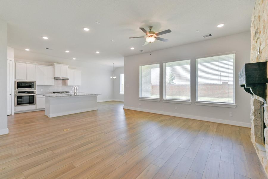 Spacious, unfurnished interior of a new home in , Texas City (Image 21).
