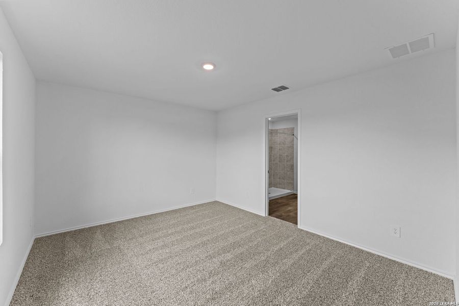 Spacious, unfurnished interior of a new home in Avenida, Converse (Image 22).